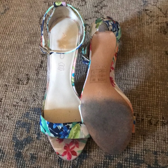 Floral Heeled Sandal with Ankle Strap - Picture 3 of 4
